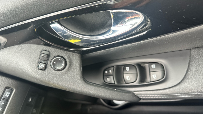 Nissan Qashqai 1.3 DiG-T Acenta Premium 5dr Petrol Hatchback